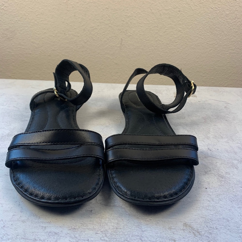 Born 7M Sandals Black Leather Ankle Strap Flat Open Toe F38303